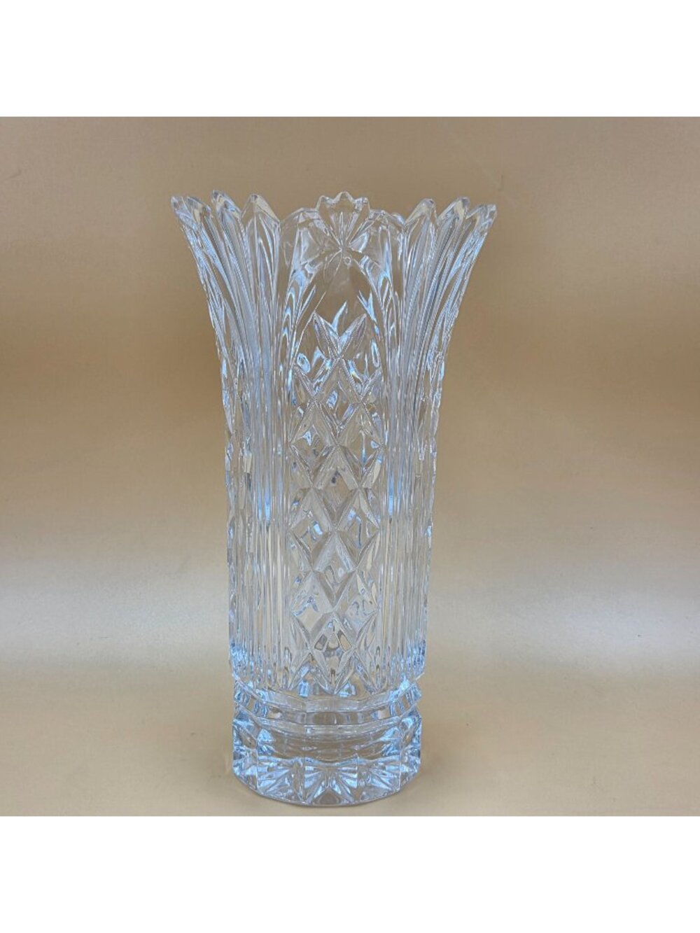 Crystal Clear Industries Meridian Criss Cross Scalloped Edge Flower Vase